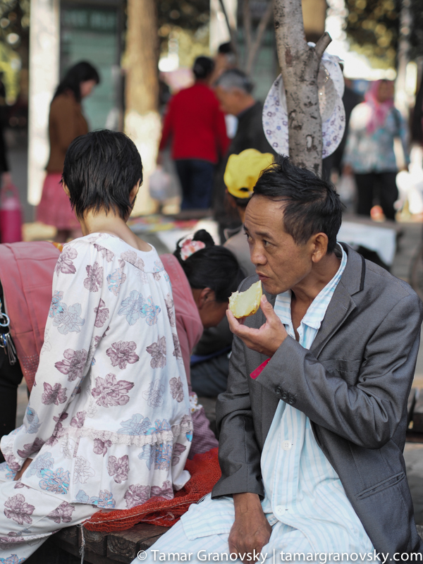 Man Eating on the Street, Kunming