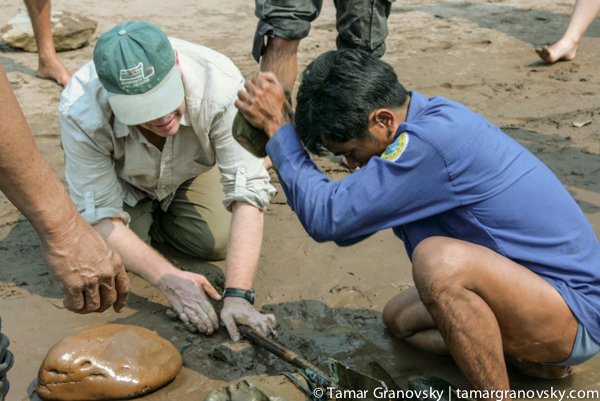 Fixing a Broken Rudder, Luang Prabang to Nong Kiau, Laos